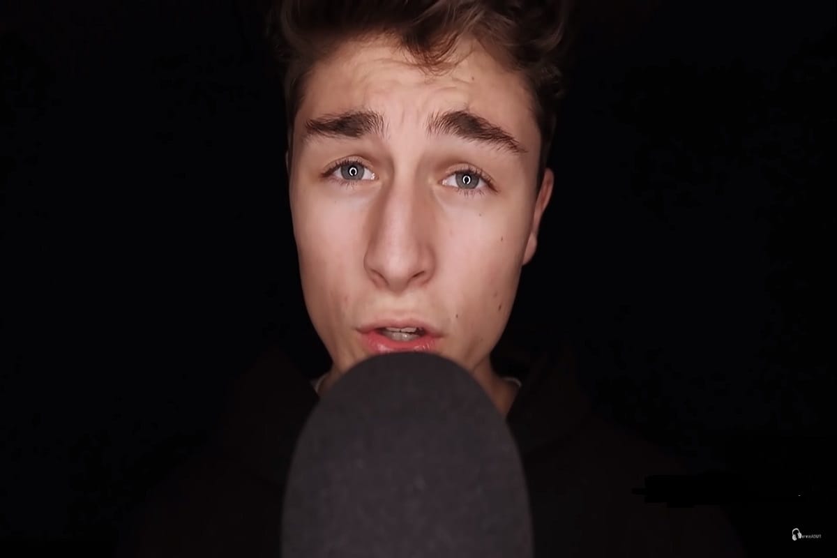 Meet online Boyfriend Dennis ASMR who play Role for Romantic Partner