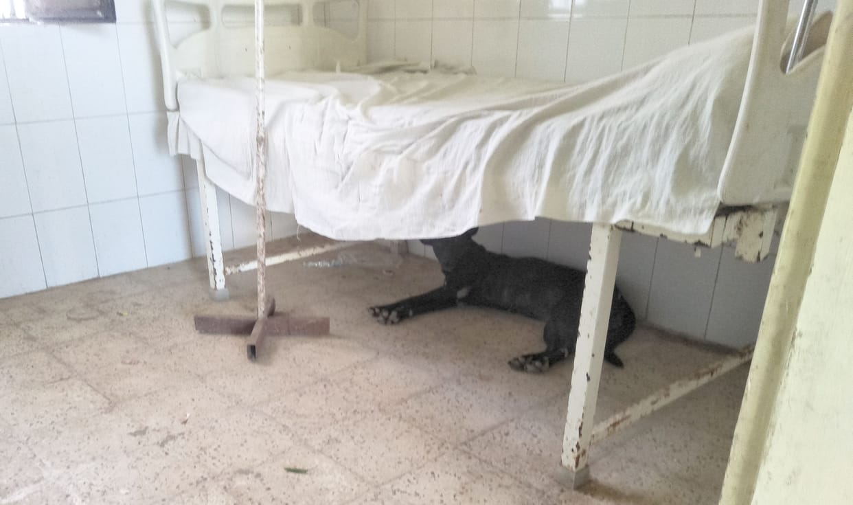 Patient forced to undergo treatment amidst mess and chaos