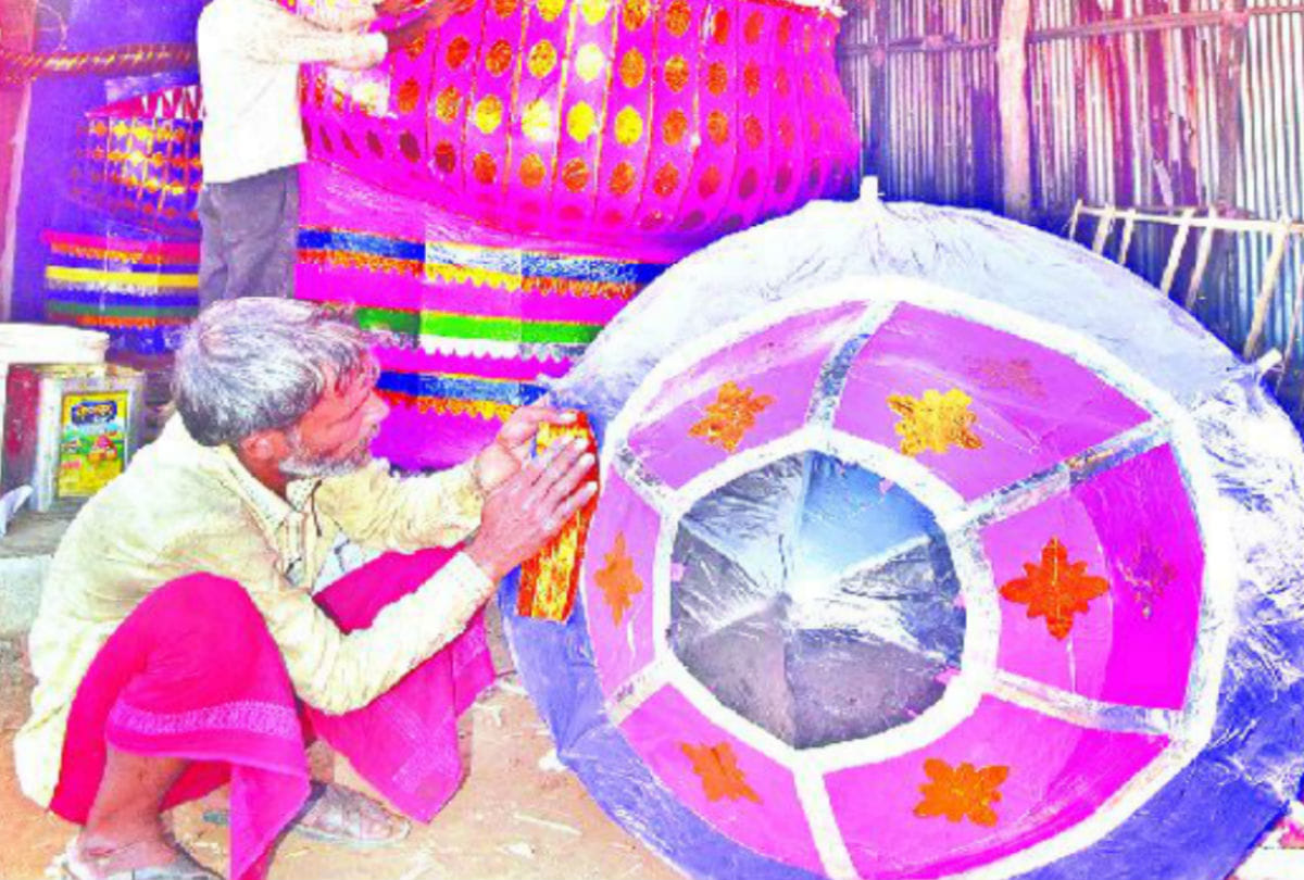 up muslim man making effigies of ravana in ramleela agra on dussehra