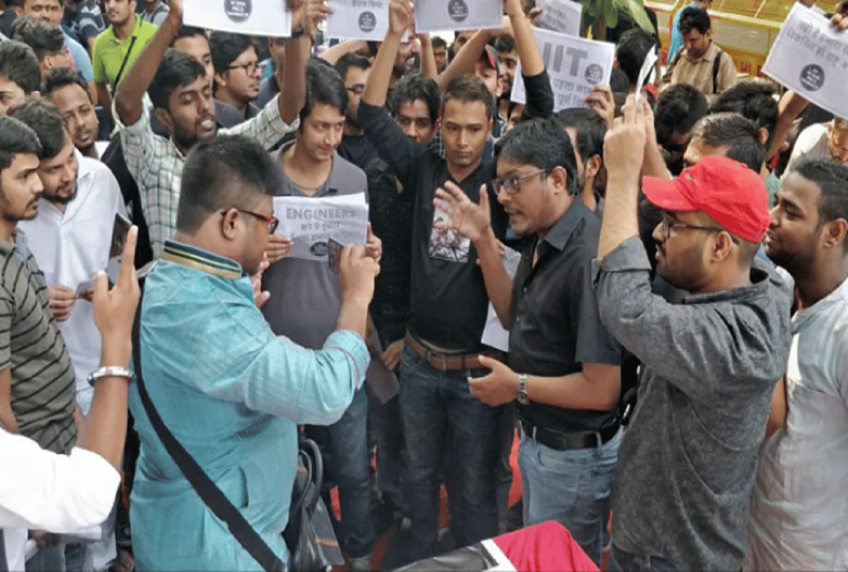 Engineering students protest against IIT MTech fee hike at Jantar Mantar New Delhi