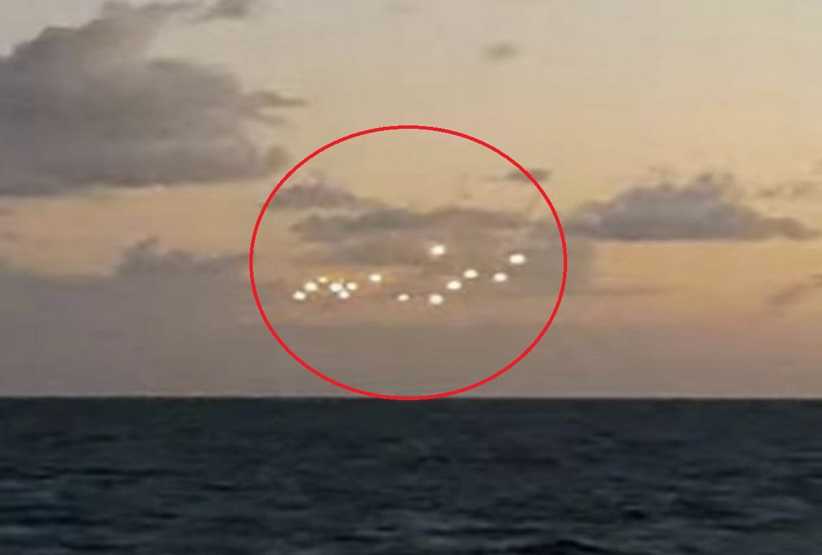Fleet of mysterious lights appear above sea near North Carolina