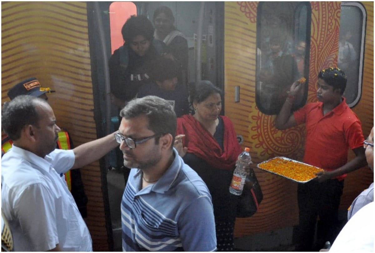 first tejas train reached delhi from lucknow