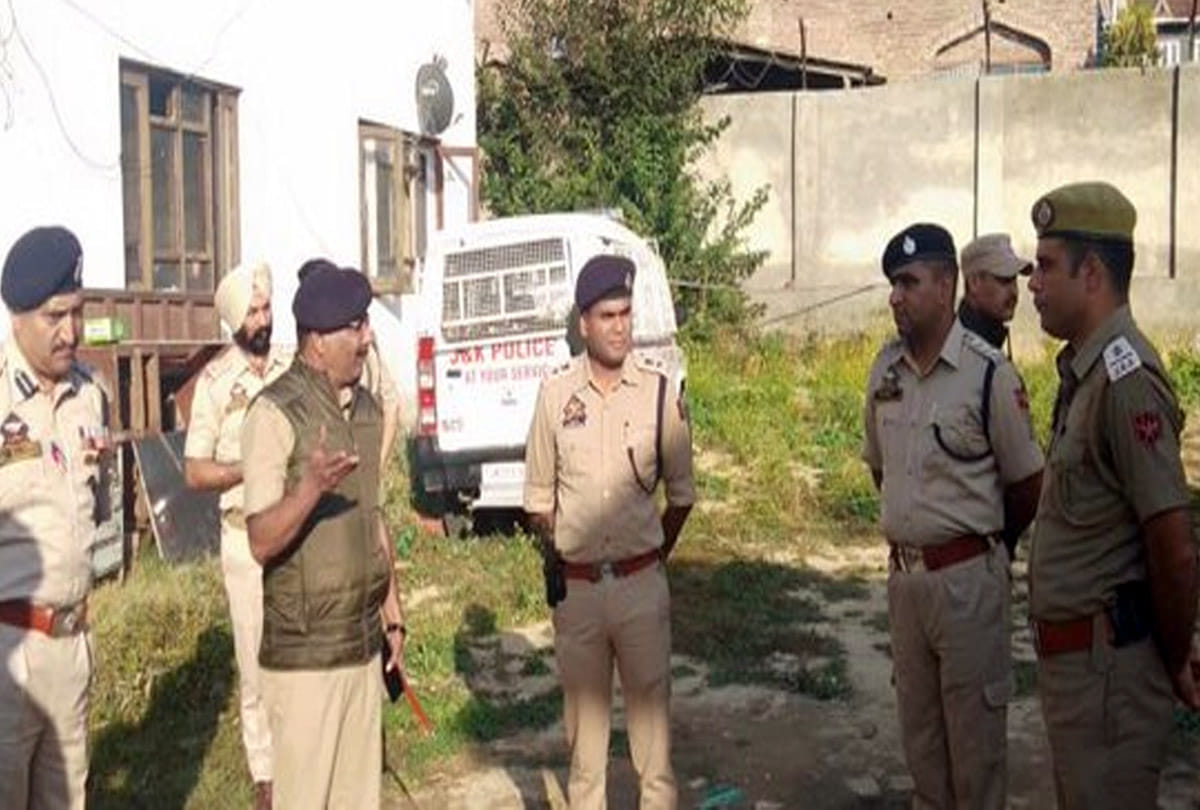 Dilbag Singh visited police stations of Srinagar district after anantnag grenade attack