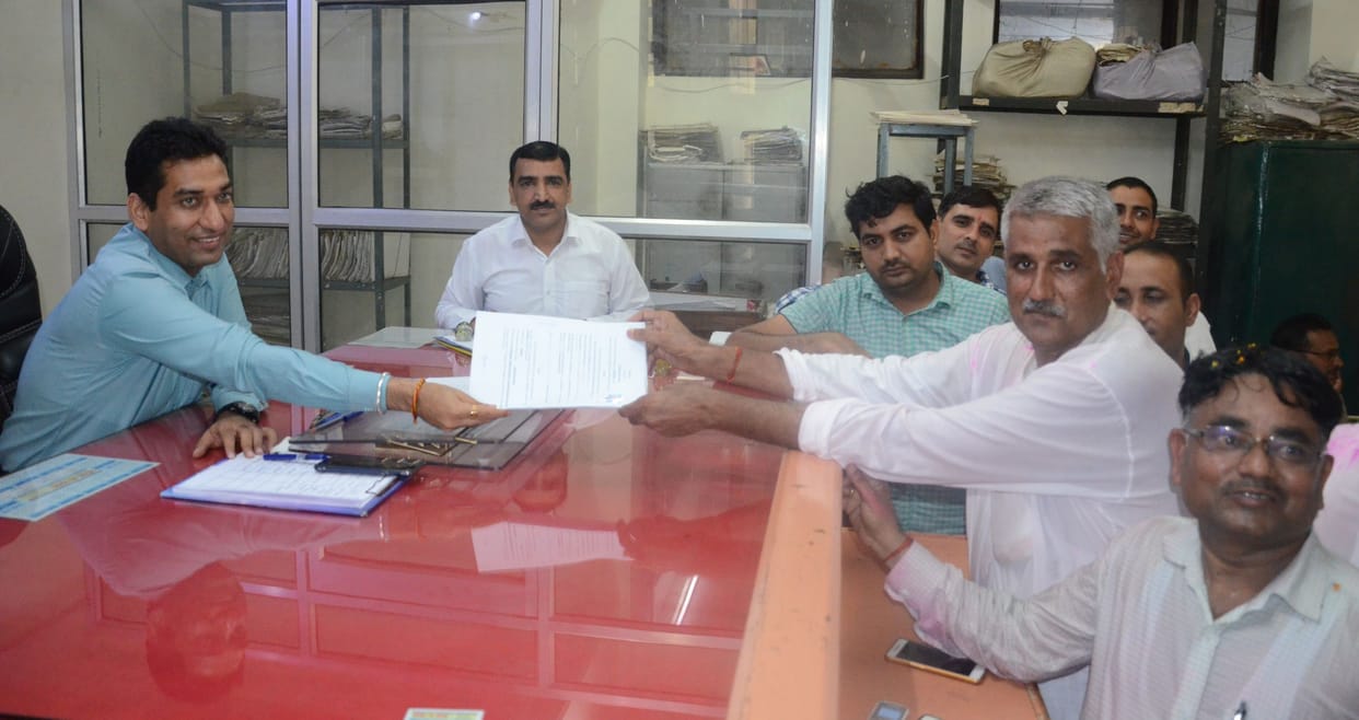 On the last day 23 submitted nomination form, 33 candidates in the field so far