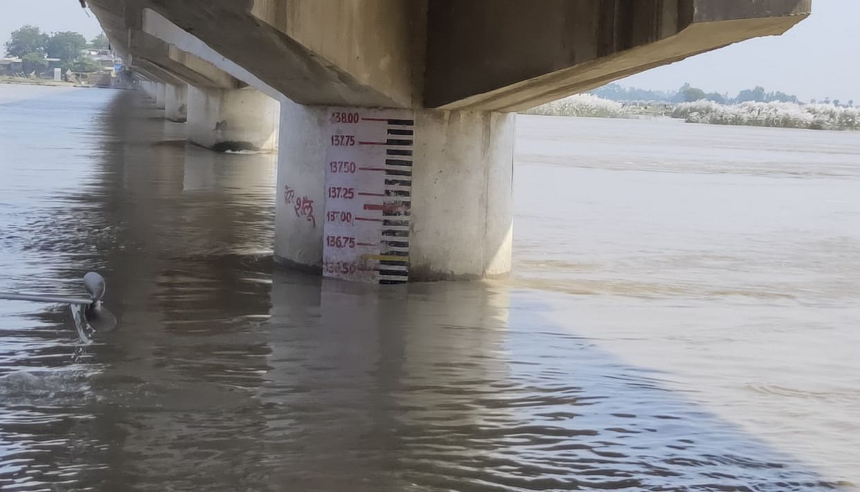 Ganga's water level rises, Harsinghpur Kayastha villagers in Fear