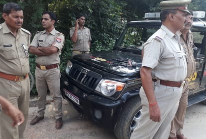 amethi : bike riding goons shot bank worker and robbed 36 lakhs