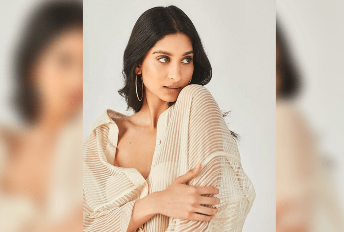 Poonam Dhillon Daughter Paloma Thakeria Pictures Viral Social Media