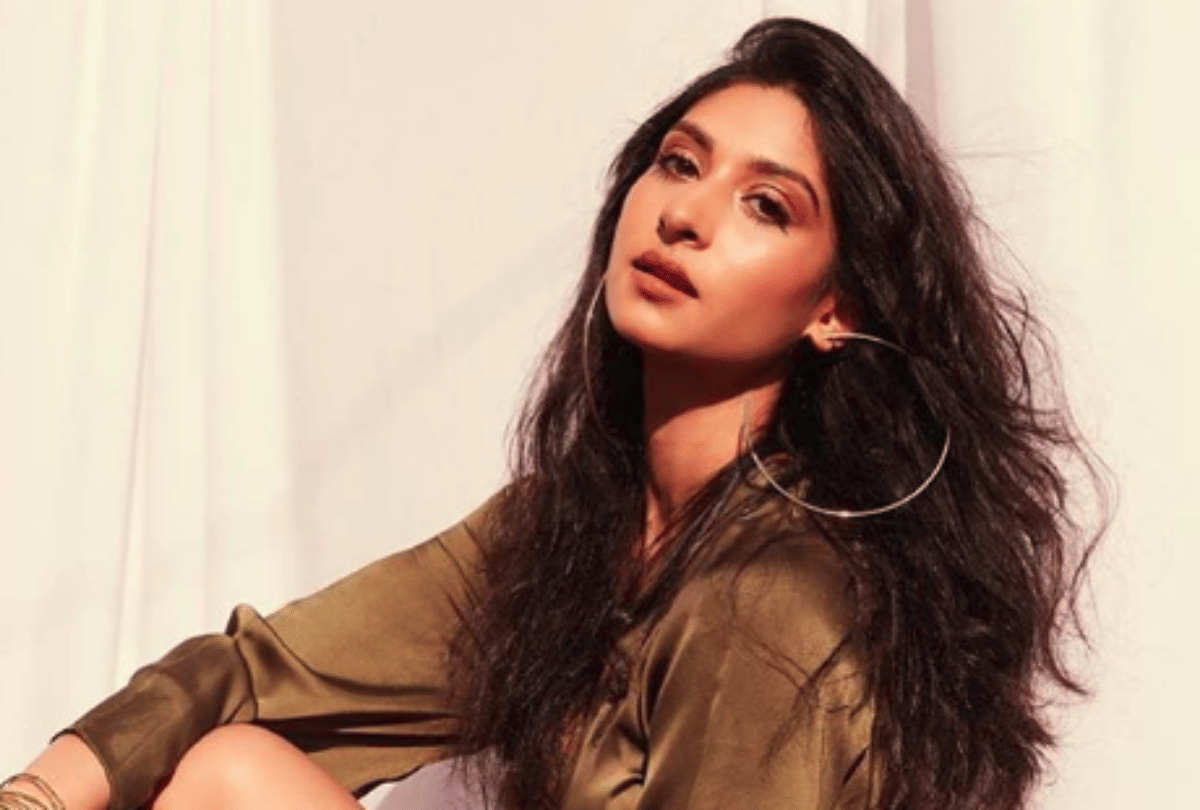 Poonam Dhillon Daughter Paloma Thakeria Pictures Viral Social Media
