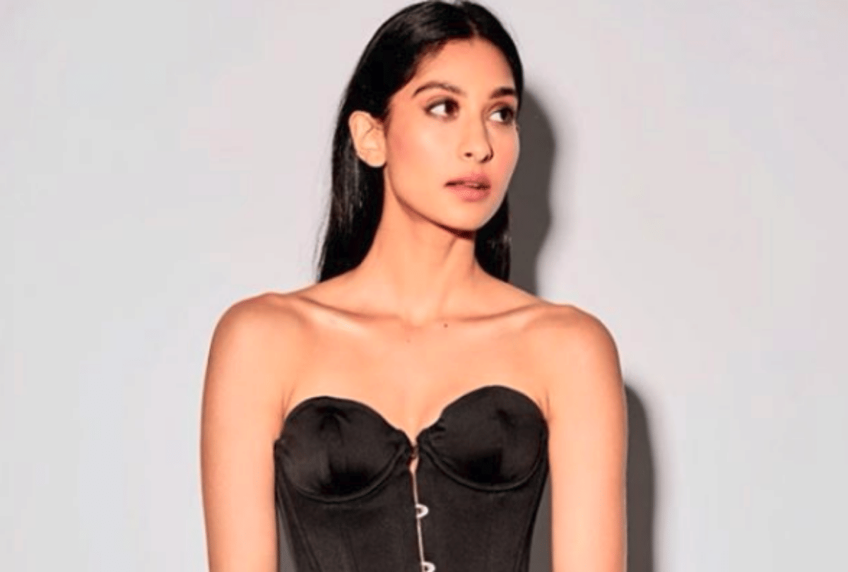 Poonam Dhillon Daughter Paloma Thakeria Pictures Viral Social Media