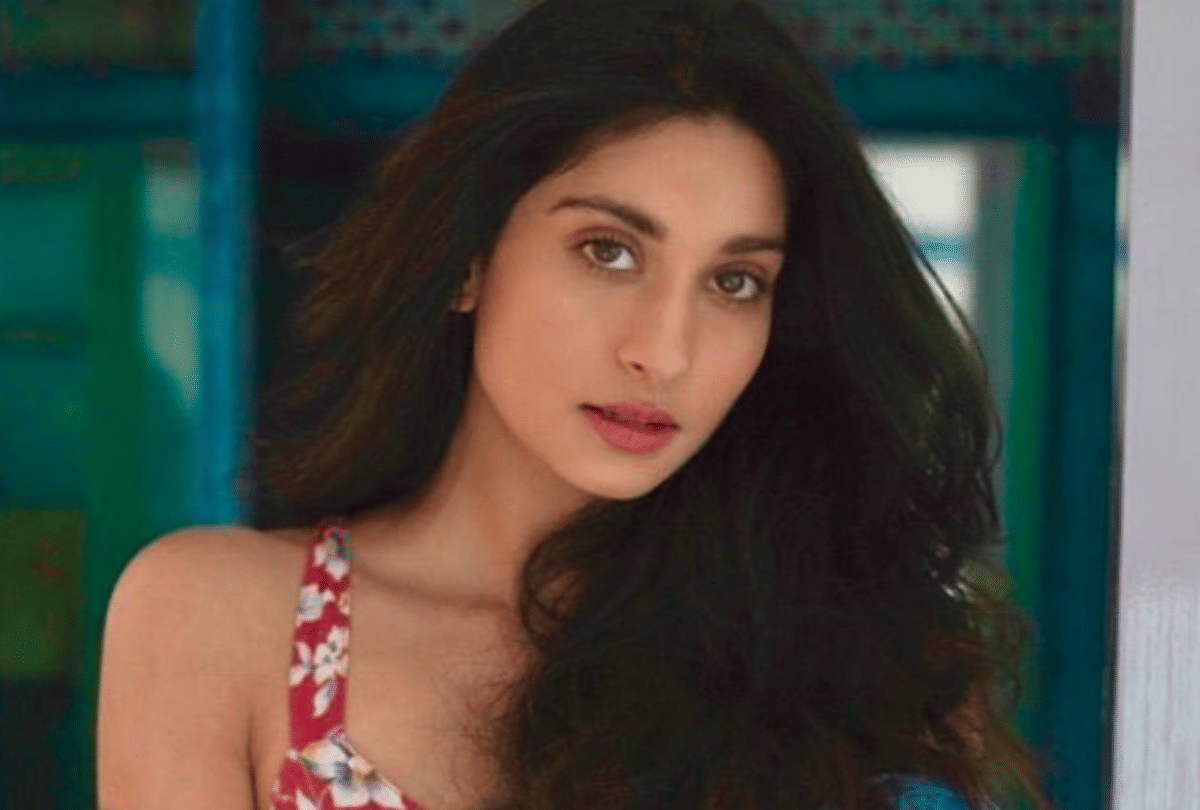 Poonam Dhillon Daughter Paloma Thakeria Pictures Viral Social Media