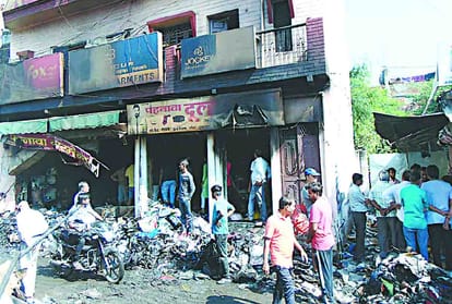 fire in garment shop in mahoba