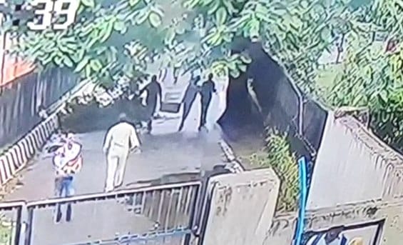 Prayagraj: CCTV footage revealed, thieves lost in Fafamau with 1.5 crore
