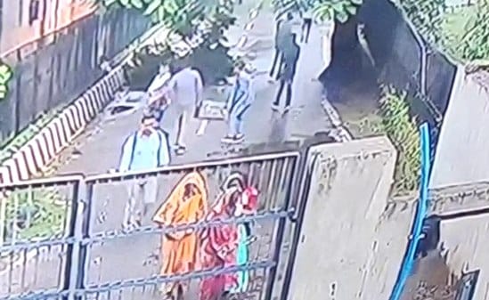 Prayagraj: CCTV footage revealed, thieves lost in Fafamau with 1.5 crore