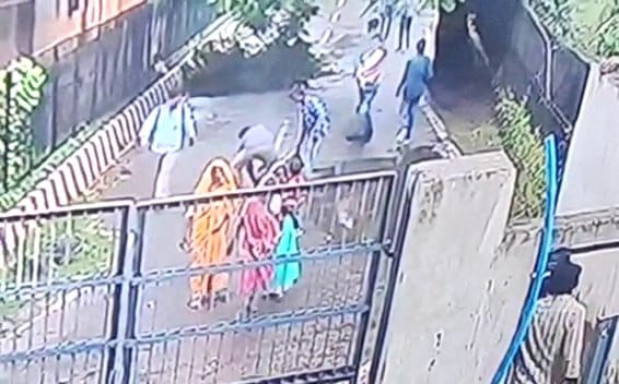 Prayagraj: CCTV footage revealed, thieves lost in Fafamau with 1.5 crore