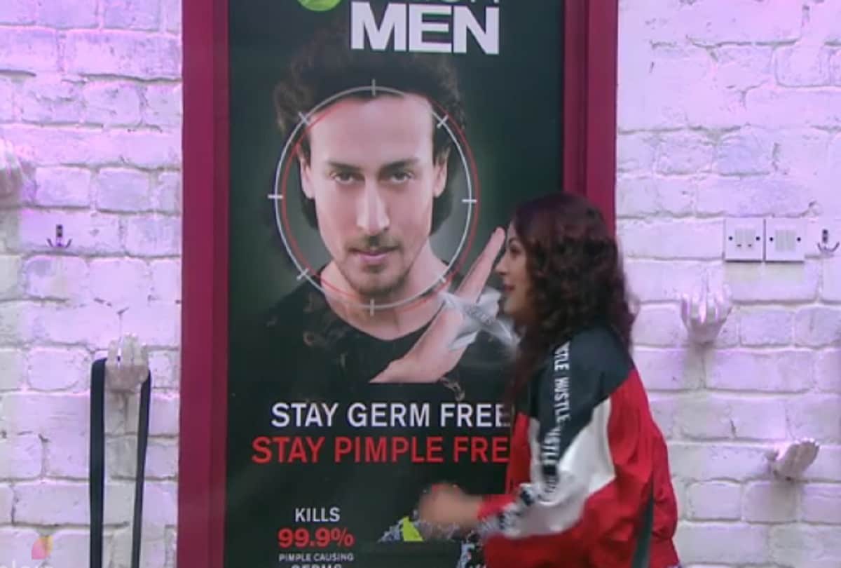 Bigg Boss 13 Salman Khan show Shehnaz Kaur Gill says Siddharth Dey touches me at night