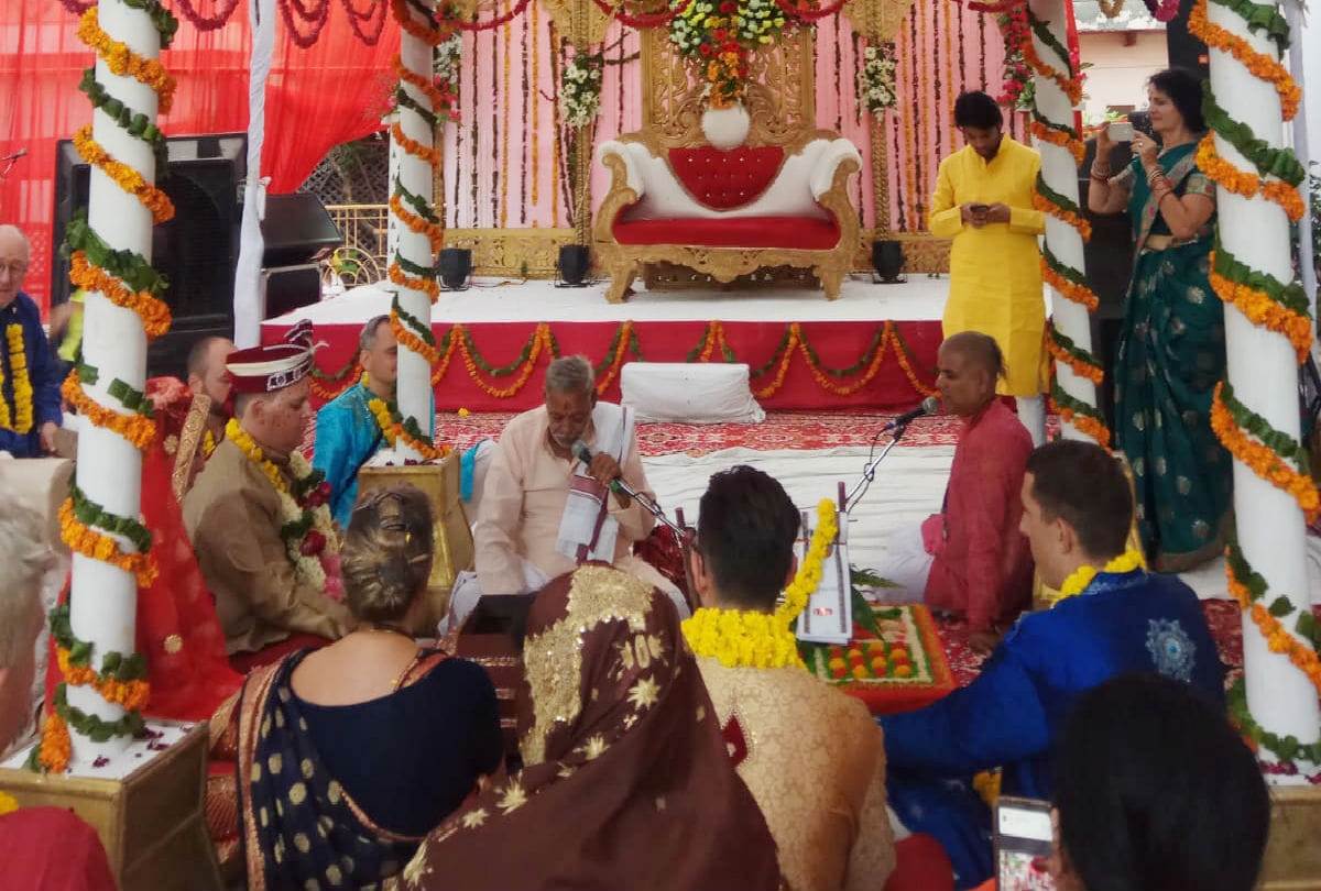 switzerland couple got married in hindu customs in mathura