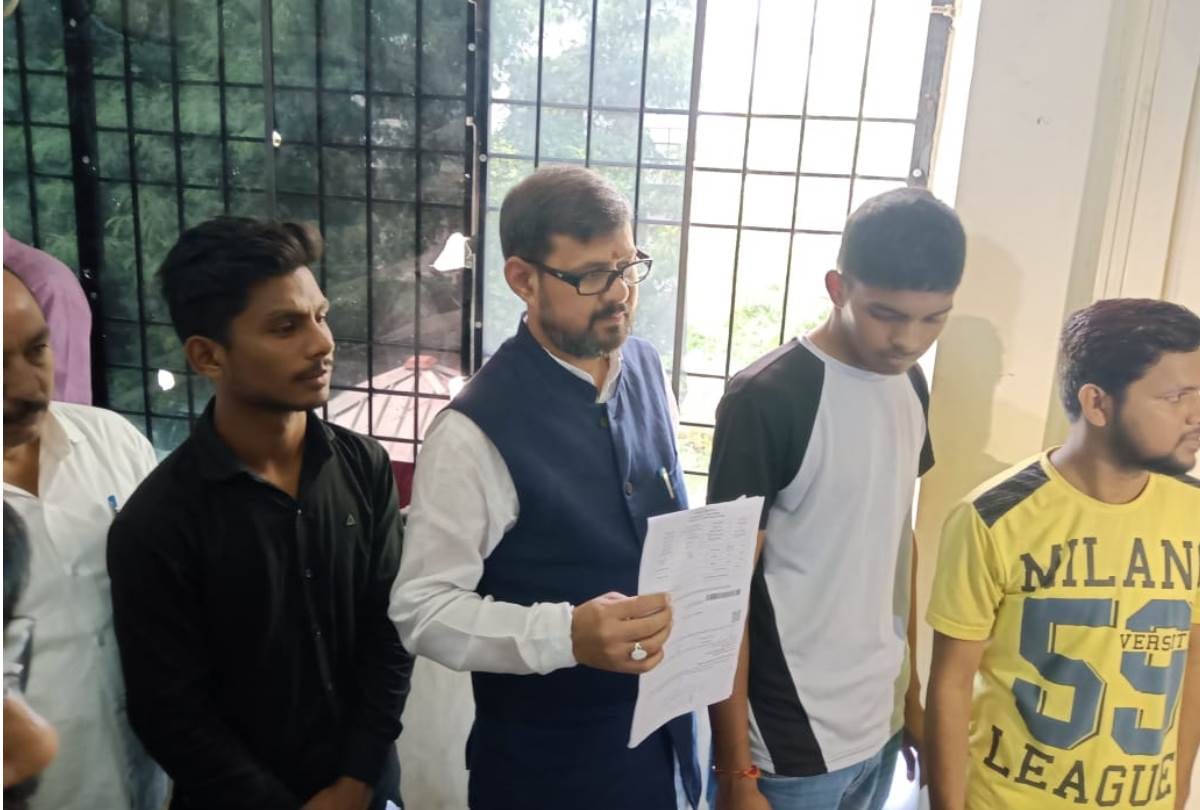 transport minister visits transport office, join line with people with documents to get dl