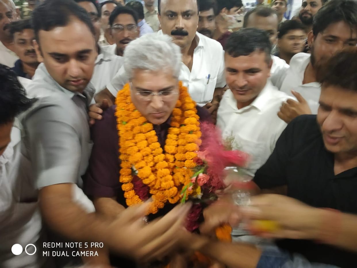 leaders compete for najafgarh metro