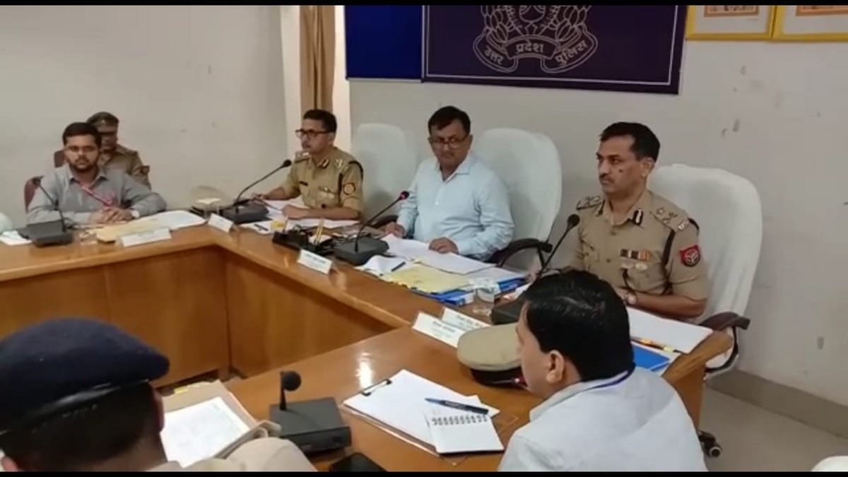 State Home Secretary Avnish Awasthi held a review meeting with police officers at Varanasi