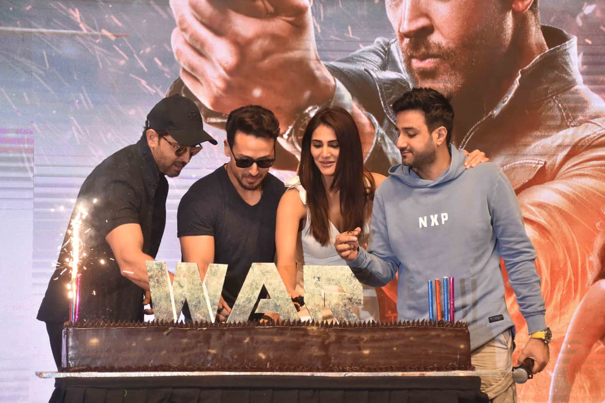 Hrithik Roshan Tiger Shroff Vaani Kapoor Celebrate Success of war film