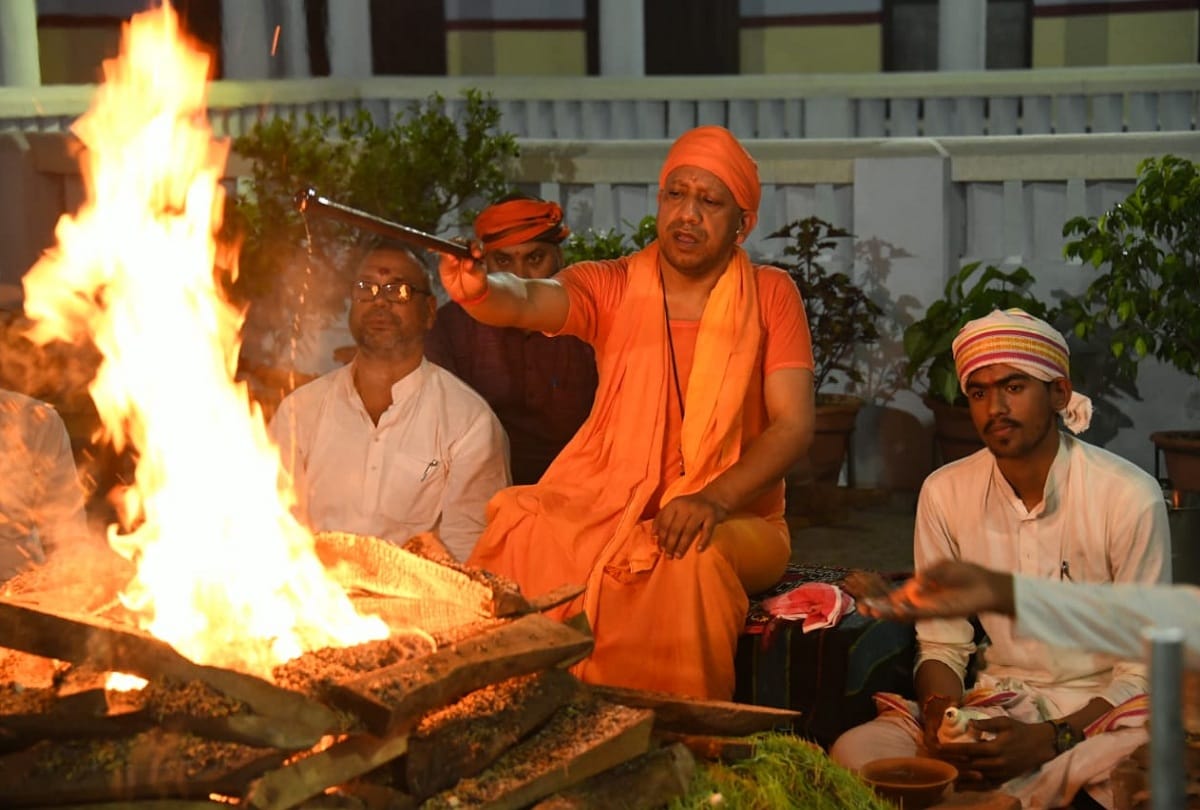 UP CM Yogi Adityanath Pray of God in Navaratra 2019