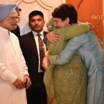 गले मिलतीं प्रियंका गांधी और शेख हसीना