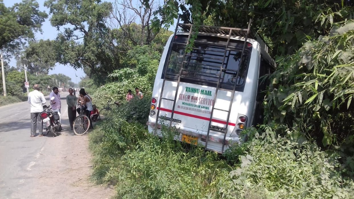 Bus entered into bush to save bike rider, 6 injured