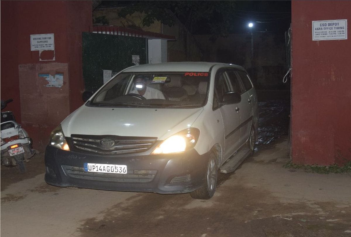 cbi arrested CSD canteen area manager for taking bribe in agra