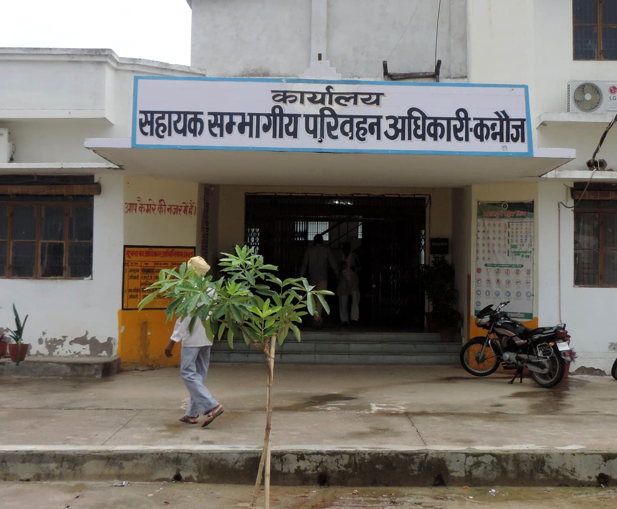 bina rajistreshan pharraata bhar rahe ek hajaar se jyaada traiktar