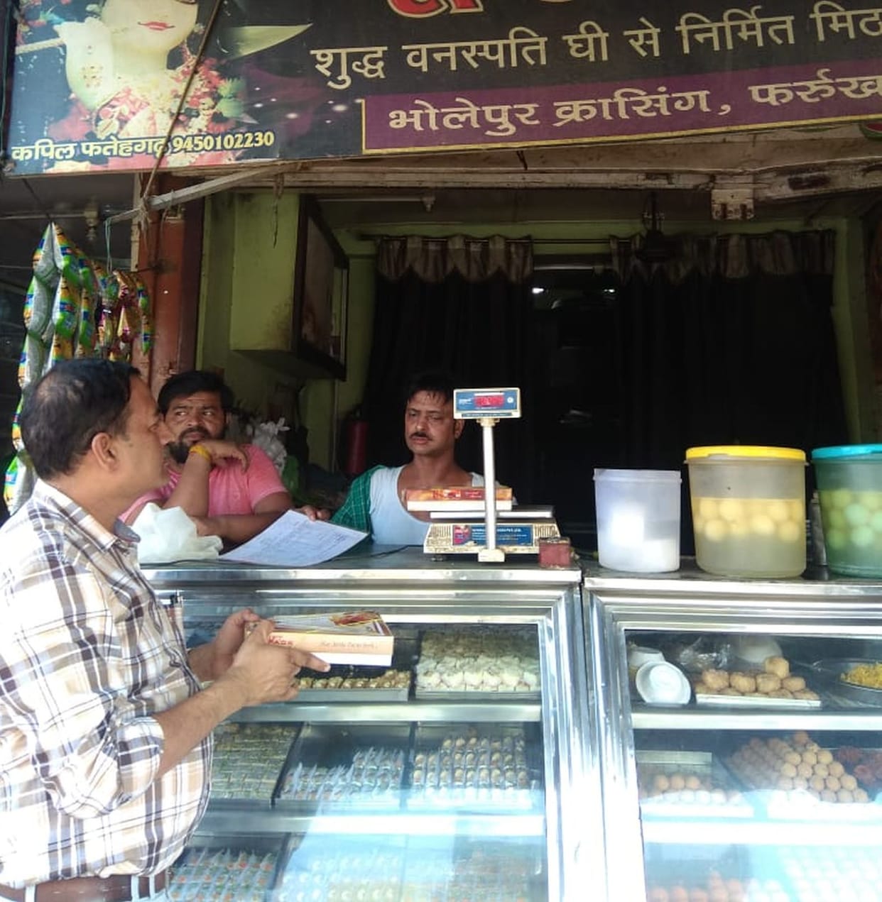 Report on 6 vendors in weighing box including sweets