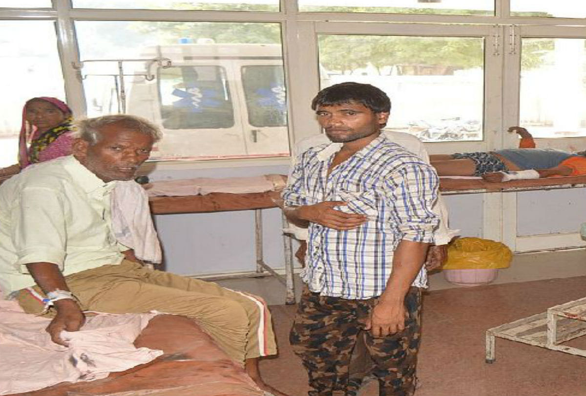 Roadways bus collided with Max workers Injured in Firozabad