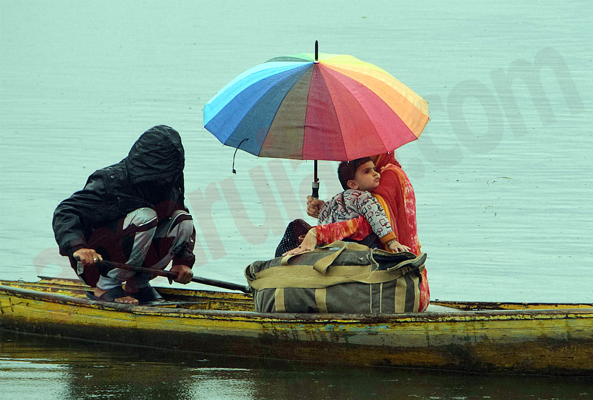 atmosphere of kashmir valley started coming back on track, latest photos and news