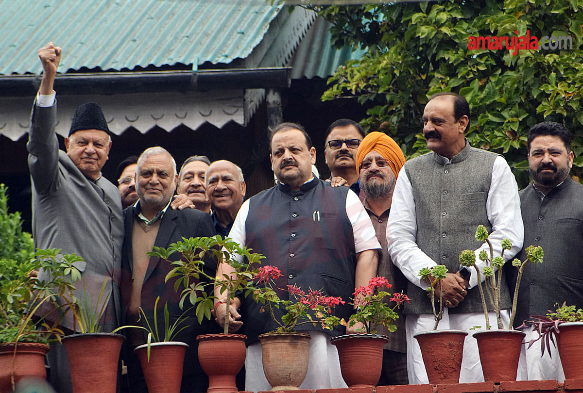 National Conference delegation meet Farooq Abdullah, his wife Molly at residence in Srinagar