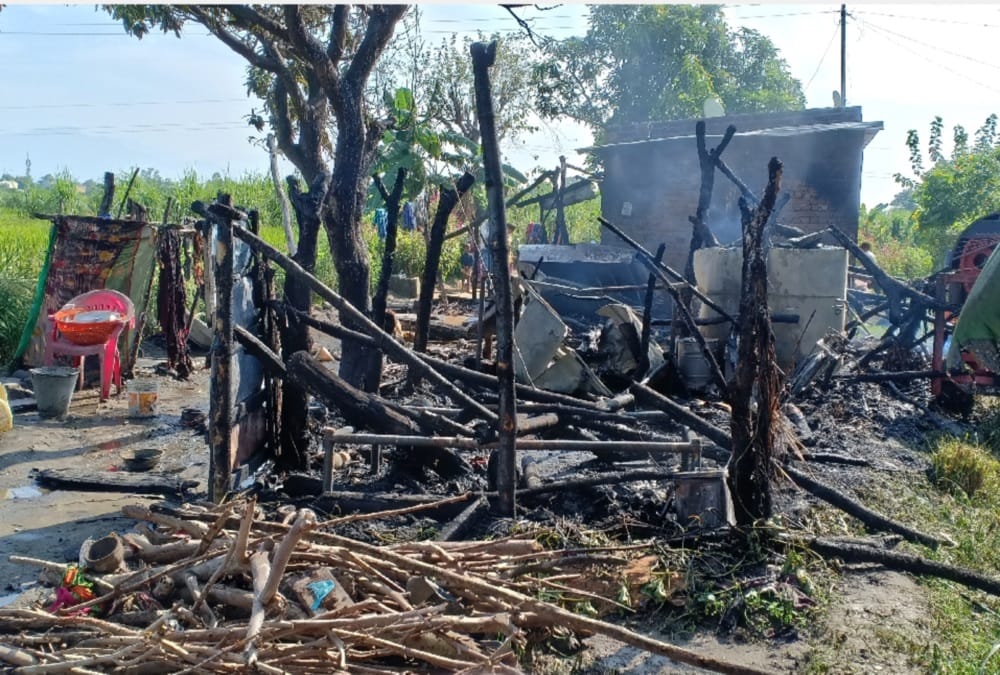 Lpg Cylinder blast in Huts in nainital Fire Broke Out Four People Scorched