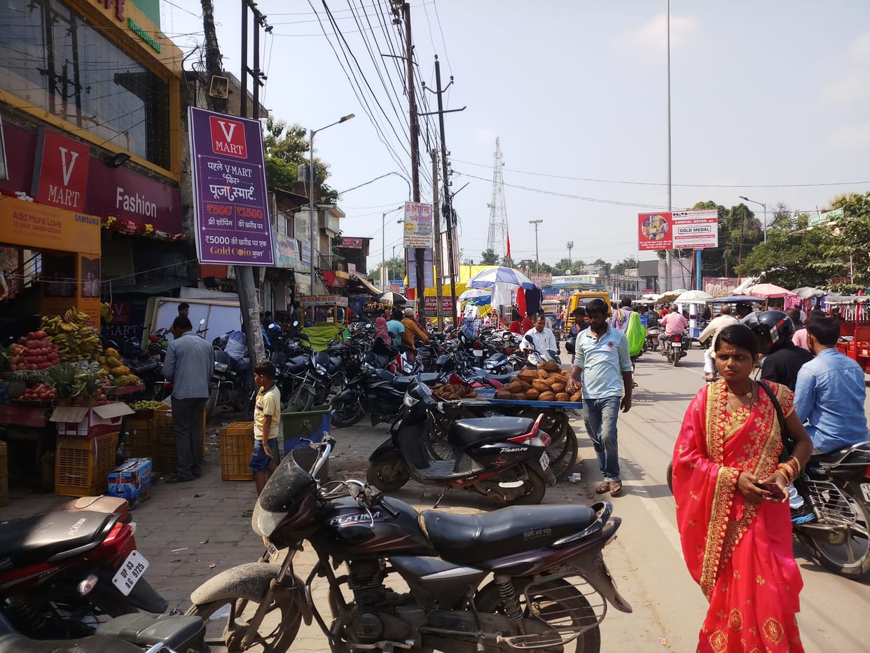 Road became parking, city dwellers struggling with jam