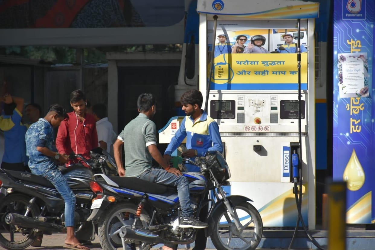 Petrol is getting without helmet despite orders in the city
