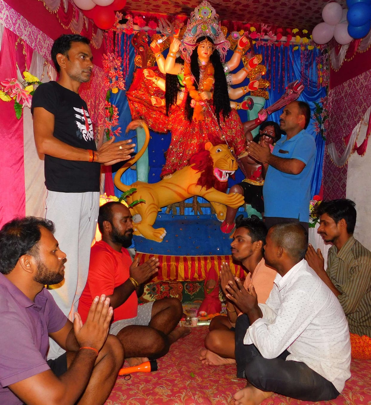 Devotees worshiped Mahagauri Devi on Ashtami Tithi