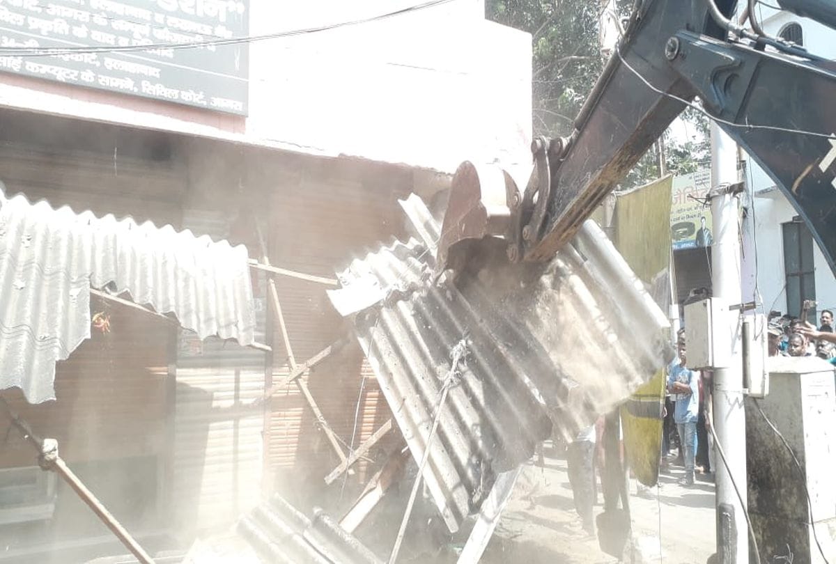Nagar Nigam Remove Encroachment From Vajirpura People Protest Agra News