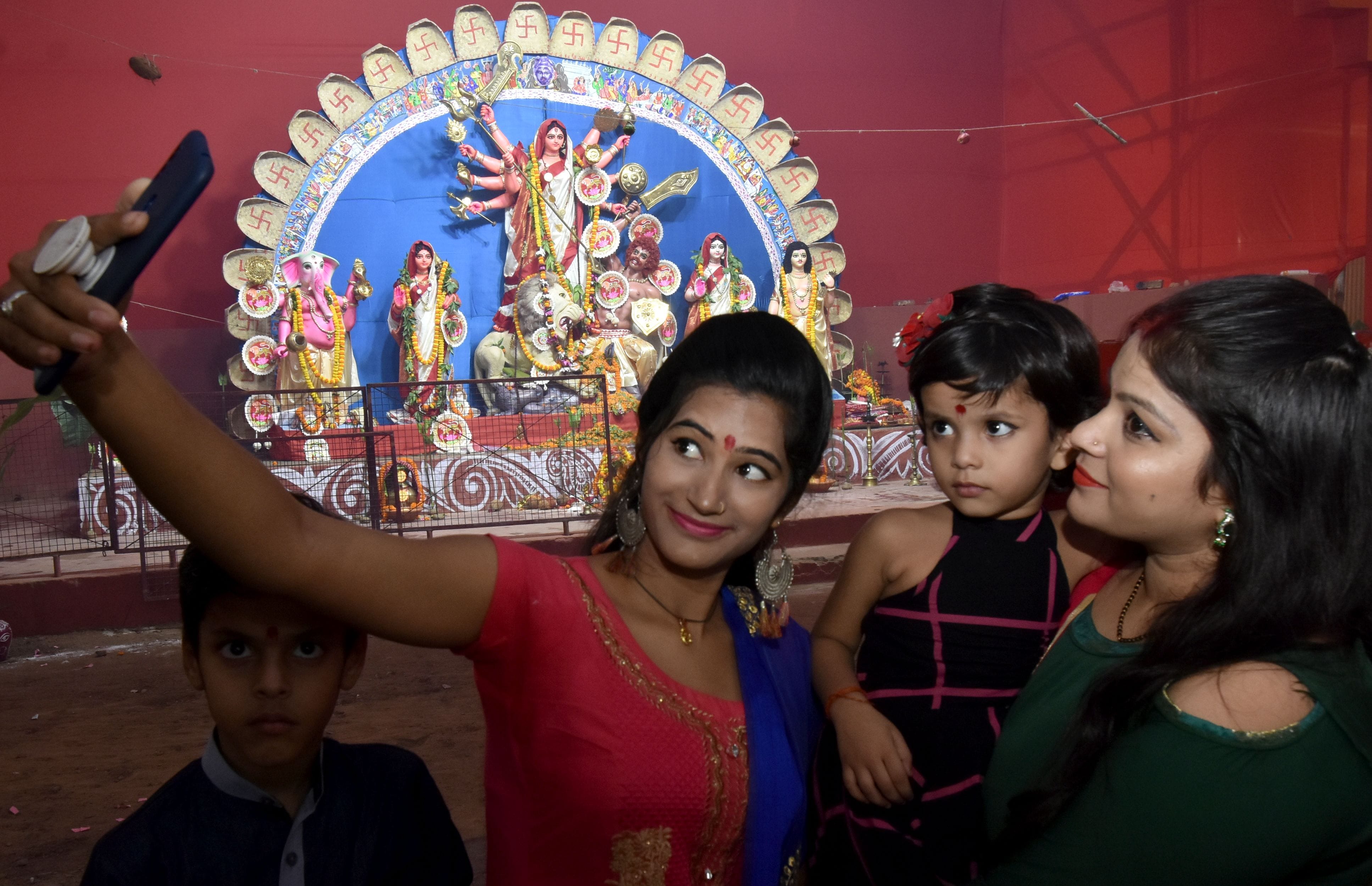 Prayagraj: Goddess's life reputation in Durga pandals, statues awakened by Eye donation