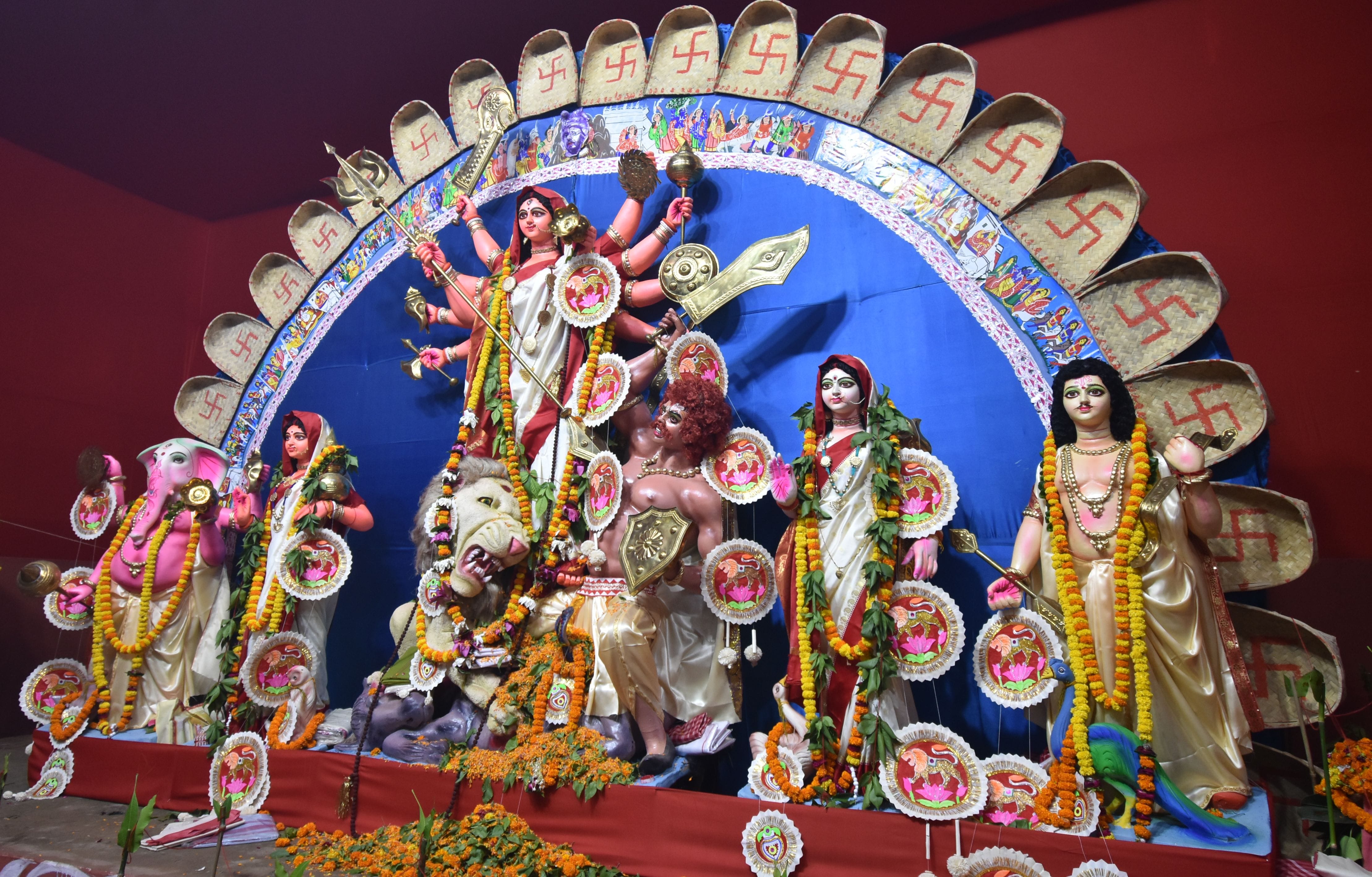 Prayagraj: Goddess's life reputation in Durga pandals, statues awakened by Eye donation
