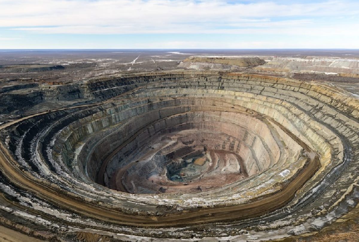 Diamond inside Diamond found in Siberia First time in the diamond mining history