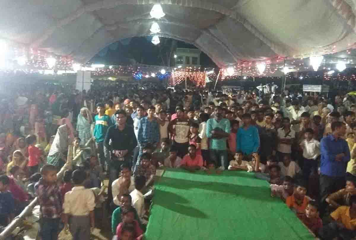 molestation on Ramlila stage, police reached on spot