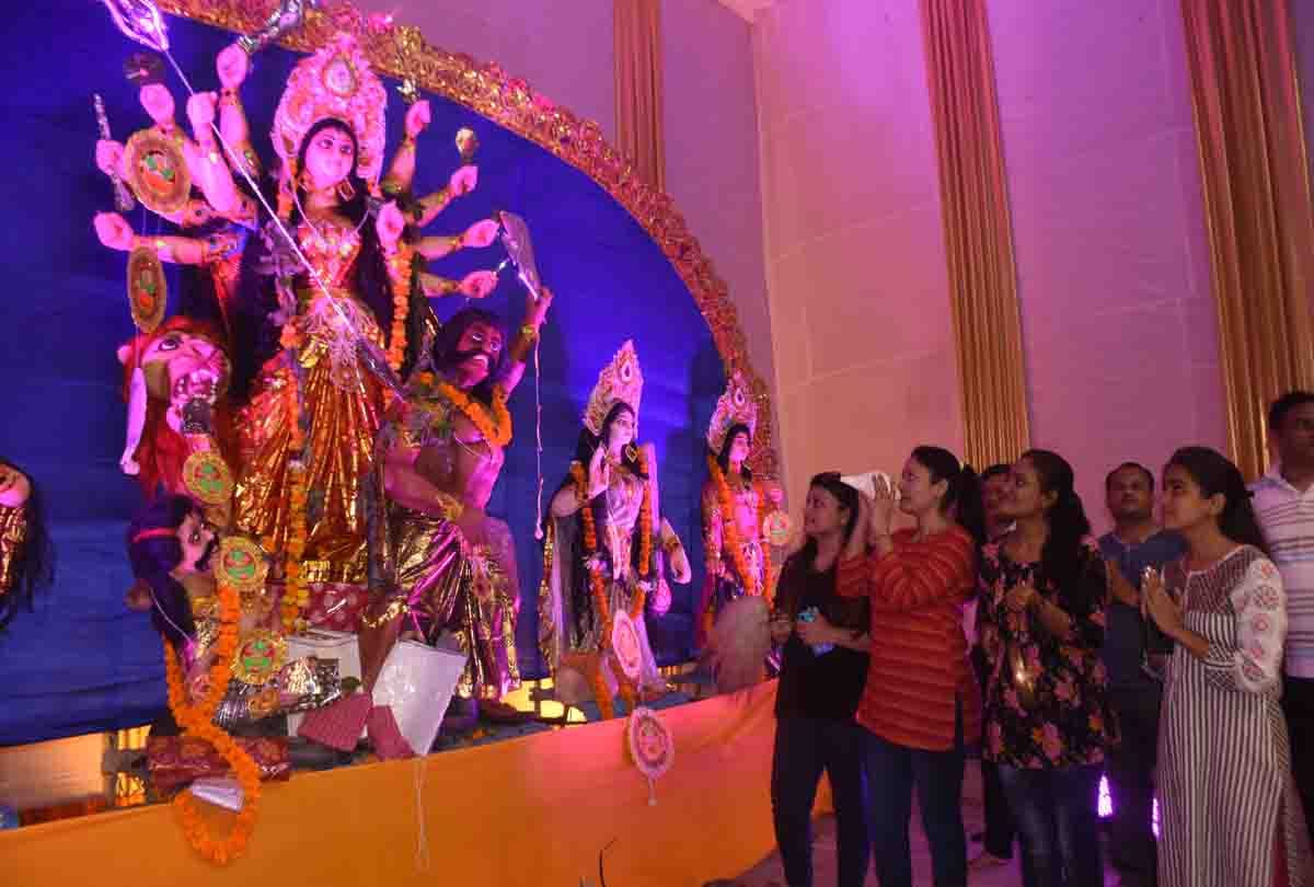 Devotees drenched in devotion after seeing Bengali worship in Durga Puja pandals