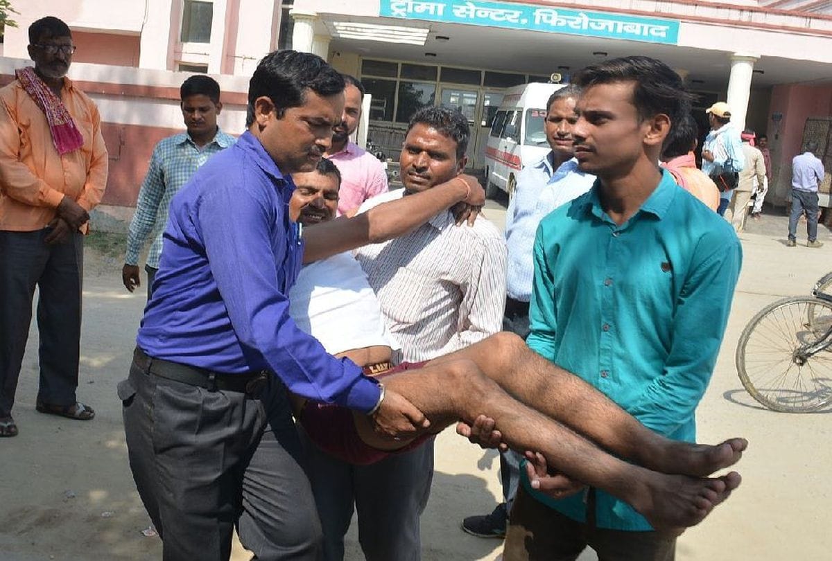 Roadways bus collided with Max workers Injured in Firozabad