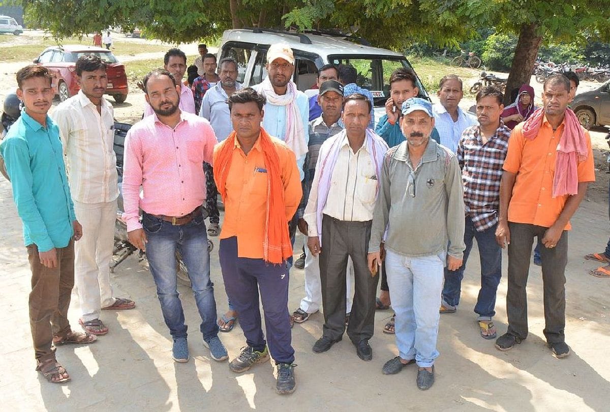 Roadways bus collided with Max workers Injured in Firozabad
