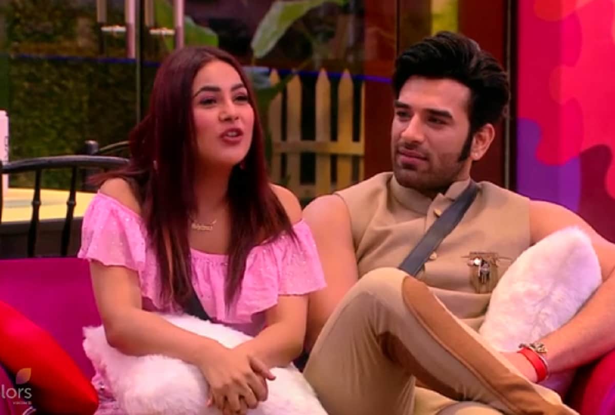 bigg boss 13 paras chhabra girlfriend akaksha puri talk about mahira sharma and shehnaz gill