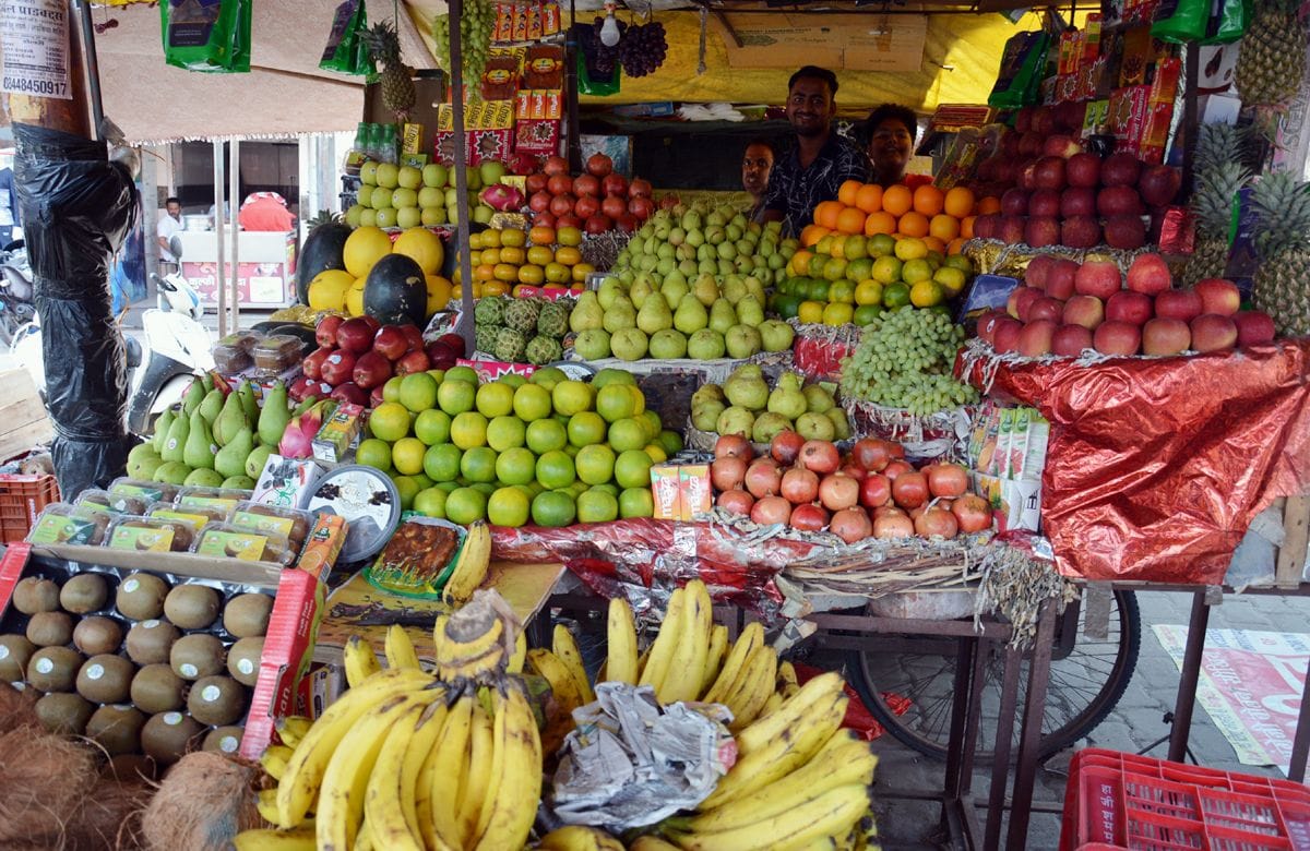 Apple Rs 40 to Rs 100 per kg