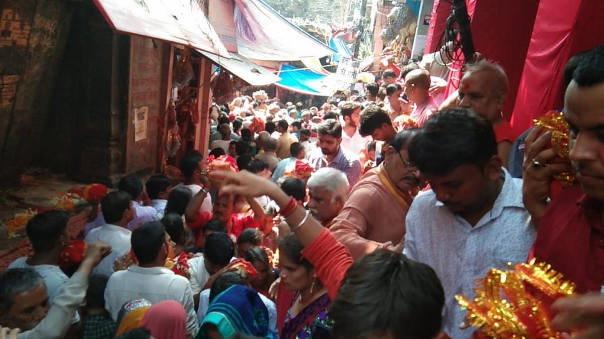navratri durga ashtami devotees puja visit Vindhyavasini temple mirzapur