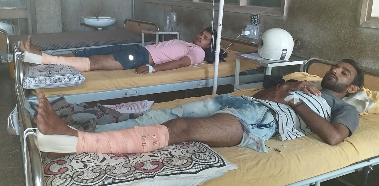 two cousions, leg fracture
