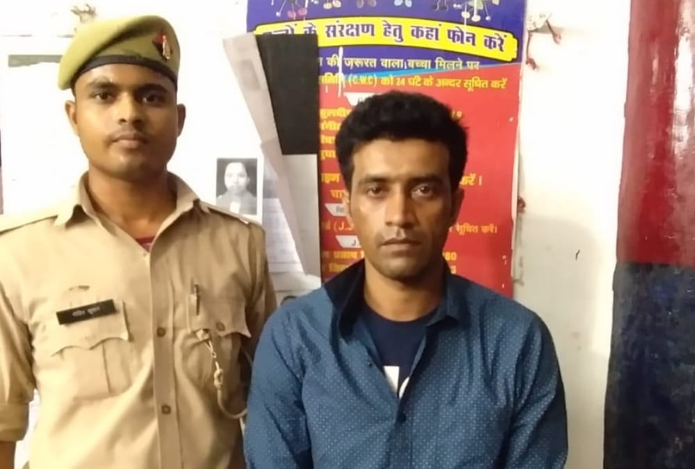 A man who travelled by a fake passport arrested on Lucknow Airport.